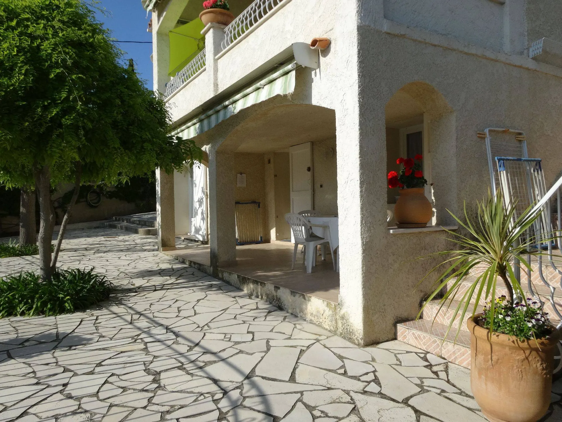 A vendre maison 6 Cassis au calme dans le centre avec piscine et garage
