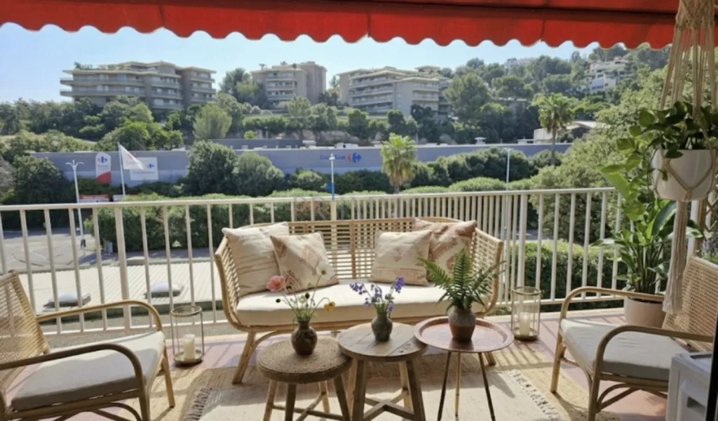 Cavalaire : L'Équilibre Parfait entre Vie Urbaine et Détente Vous rêvez d’un pied-à-terre où tout est accessible à pied, sans sacrifier votre confort ?