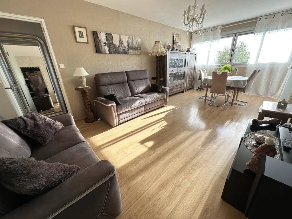 À vendre appartement au 4eme étage avec ascenseur sur la commune de Saint-Pierre Les Elbeuf