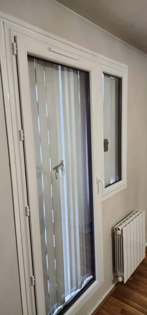 Installation de fenêtres PVC sur-mesure à Écully