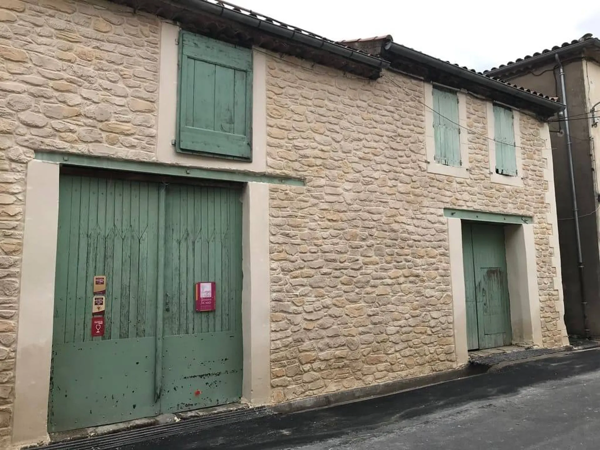 Cave viticole vue de gauche EFFET PIERRE