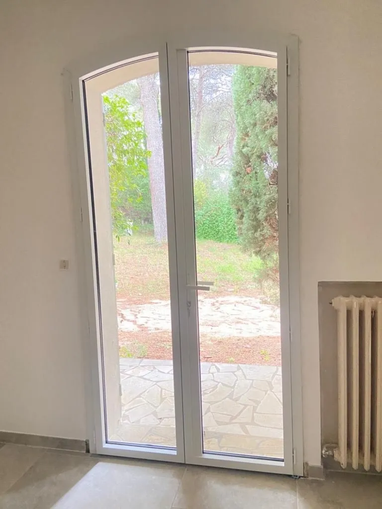 Fenêtre en aluminium à Martigues 