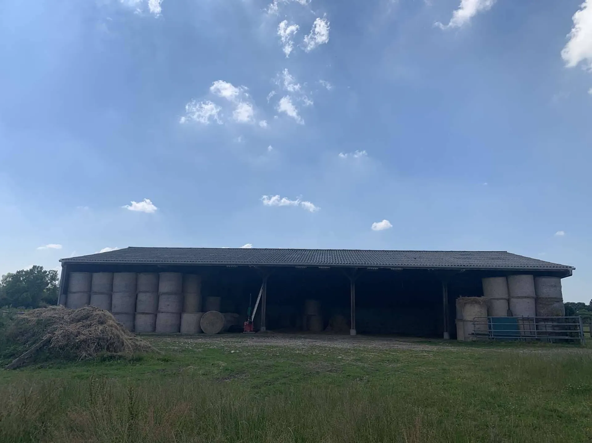 PAYS D'AUGE DU CALVADOS : Région LIVAROT : Structure Equestre et élevage de bovins de 28 HA