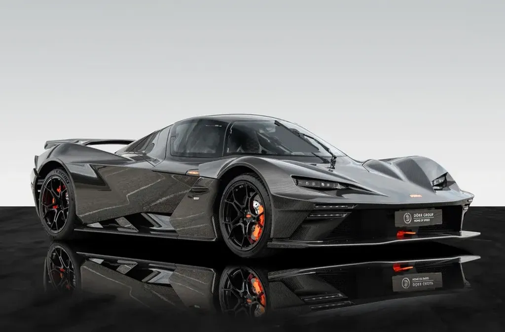 Vue avant trois-quarts KTM X-BOW GT-XR Visual Carbon, design extrême et aérodynamique, service Bordeaux.