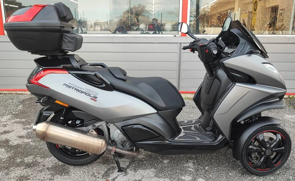 PEUGEOT METROPOLIS 400 13 P RS du 11/2018 avec 34900 km.