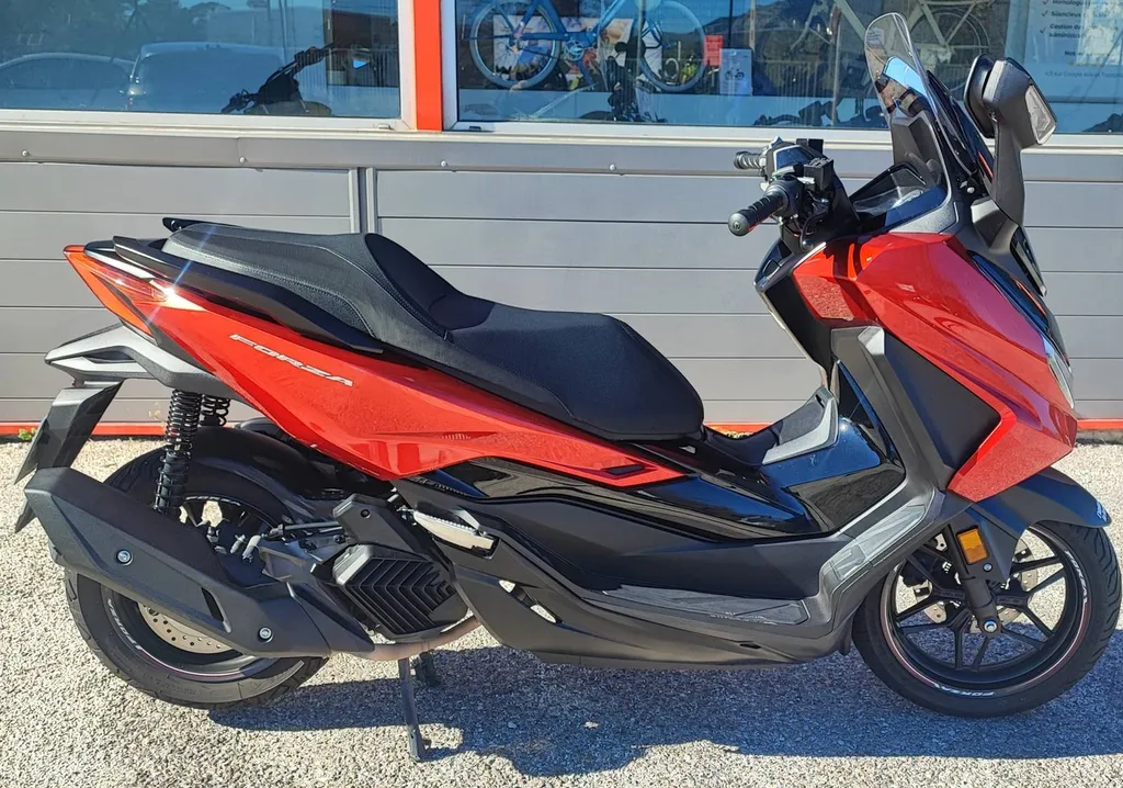 HONDA FORZA 125 DU 03/2024 AVEC 14500KM.
