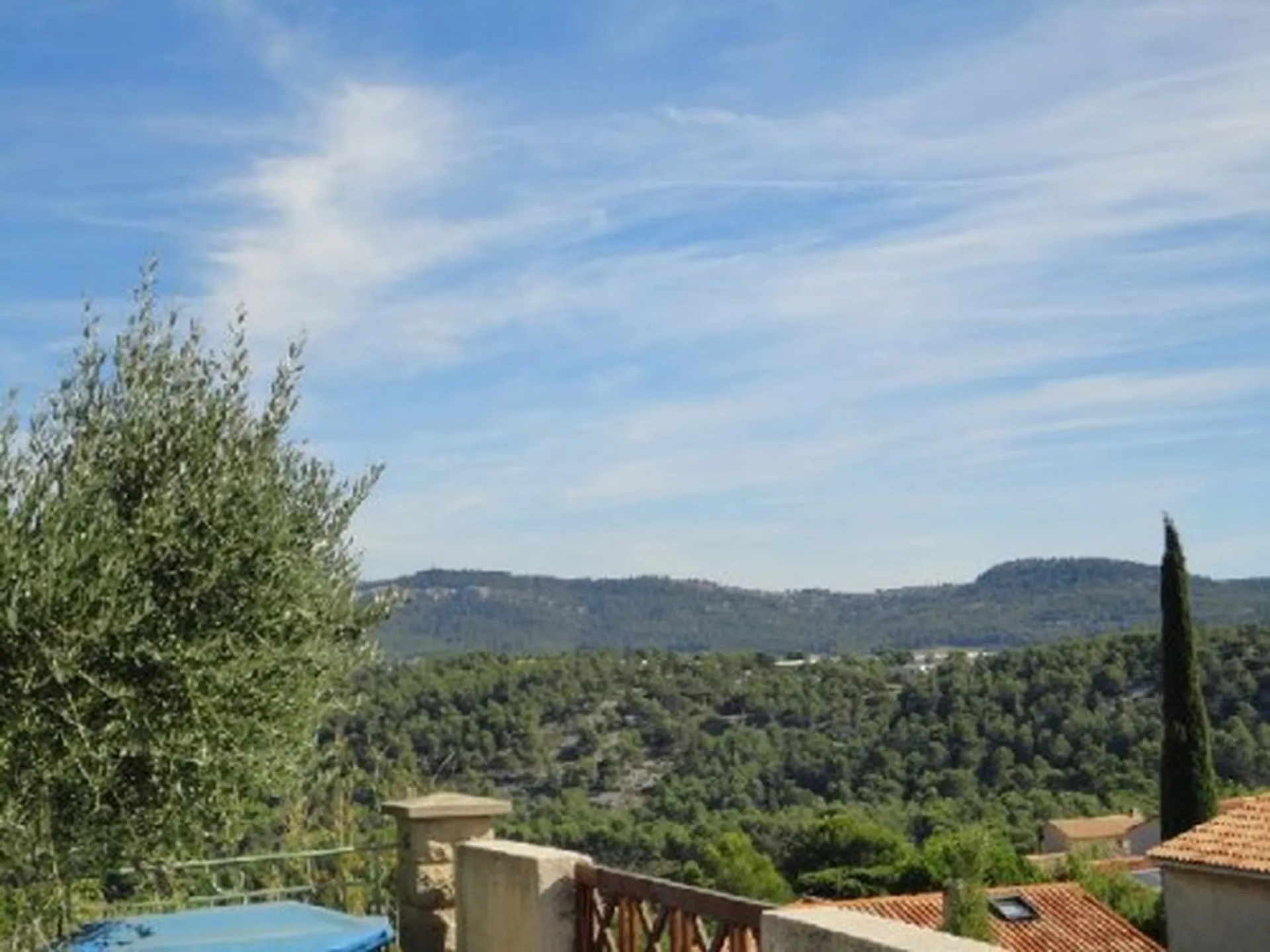 Vente belle villa  5/6 Carnoux Sur les hauteurs avec Piscine et garage de 35m²