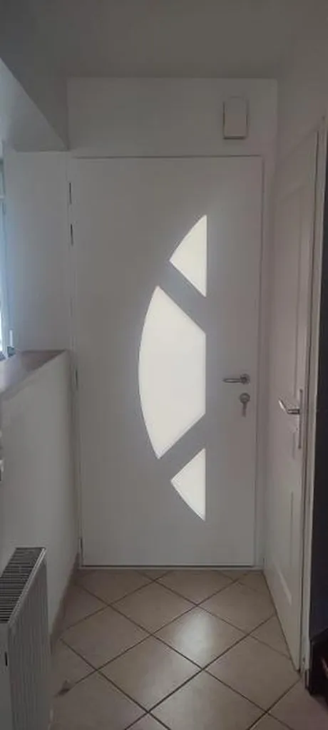 Porte d’entrée aluminium performante monobloc GOYA3 pour maison individuelle à Quetigny en Côte-d’Or haute isolation thermique sécurisée