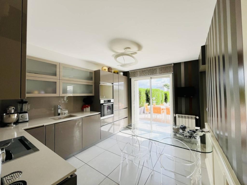 Maison Mont Saint Aignan 6 pièce(s) 168,94 m2 dans un environnement calme