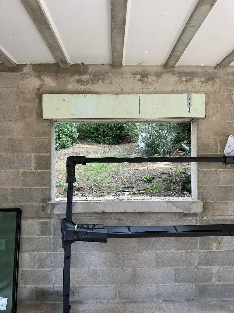 Construction d’une maison neuve sur Aix-en-Provence avec des menuiseries ALU Gris Anthracite 
