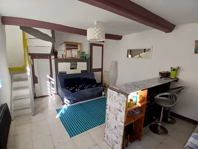 A acquérir, dans le centre historique de Honfleur doté de commerces et écoles, jolie maison de pêcheur et sa courette d'environ 6m²