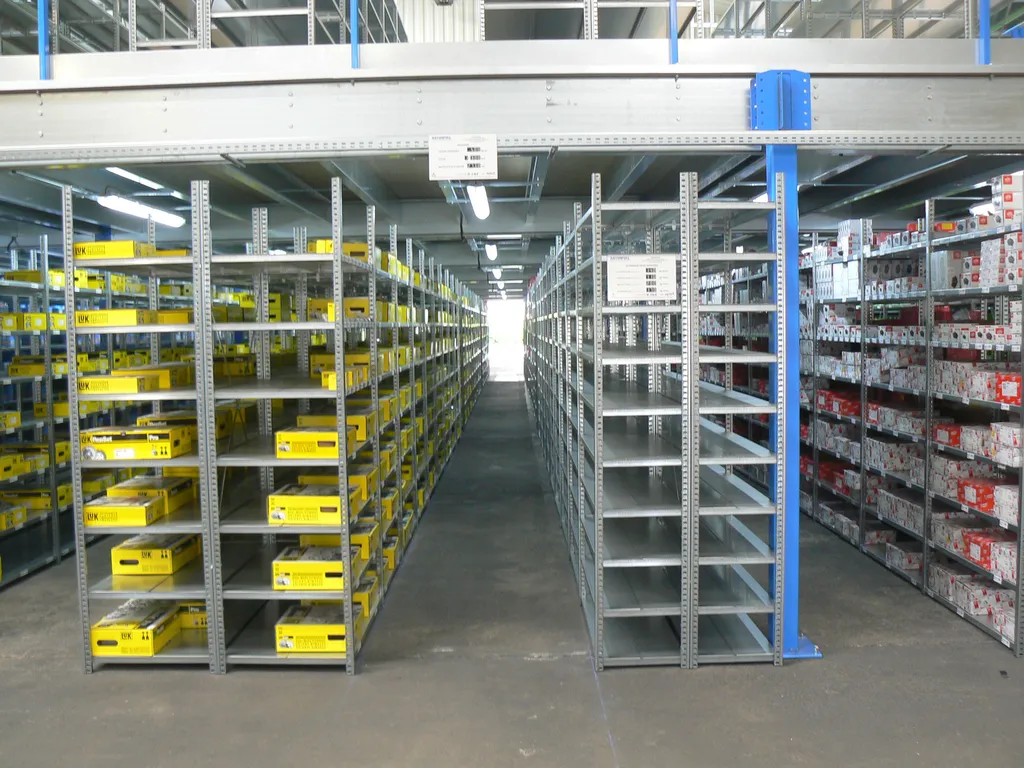 Optimiser le stockage de vos archives et pièces détachées avec le rayonnage léger JET3 compatible G3 à Toulouse et Paris