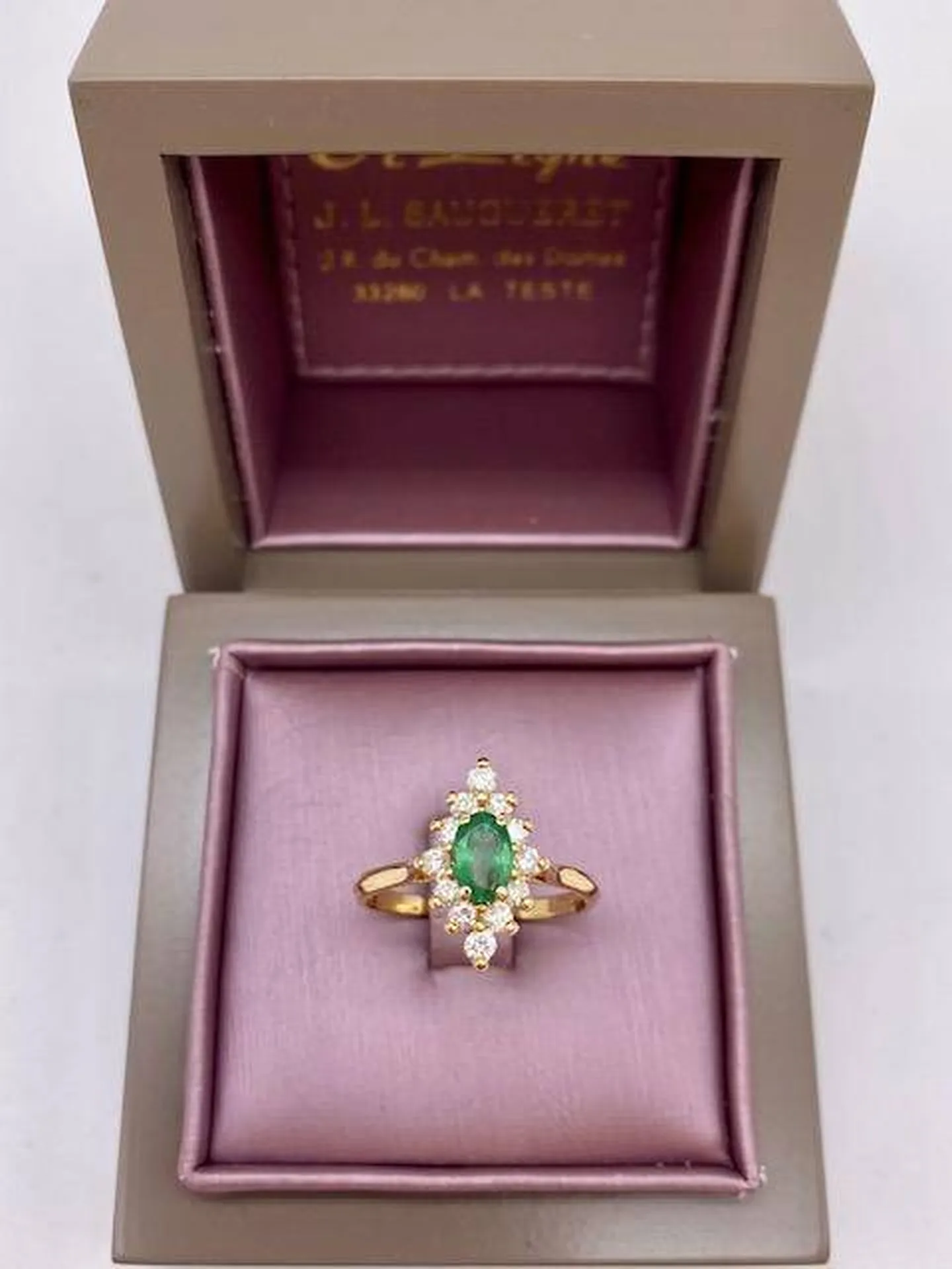 acheter une bague or 750/1000ème avec émeraude et diamants sur le Bassin d'Arcachon chez Or Ligne à La Teste