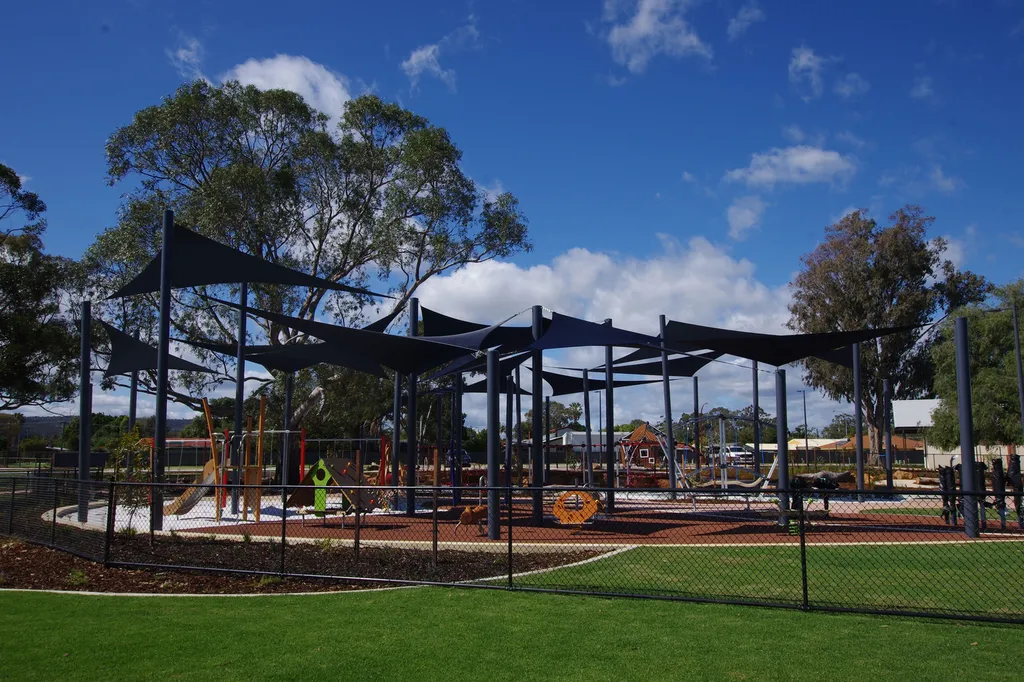 Voile d'ombrage lieu publique Cannes 