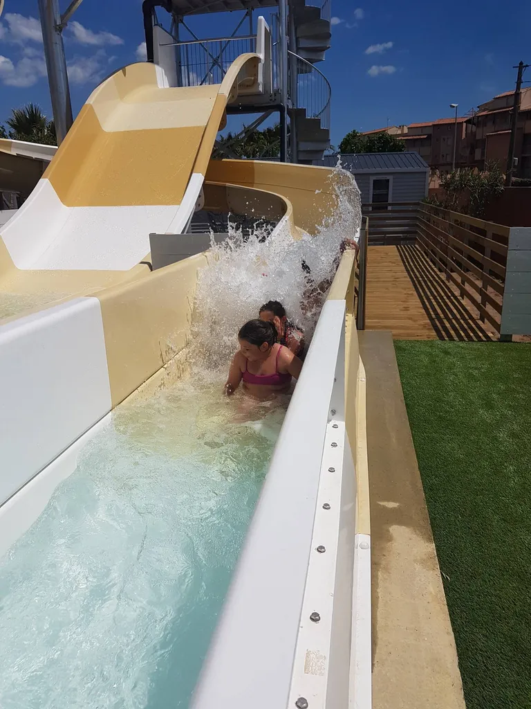 location avec toboggan et animation à Vias-Plage proche de Marseillan