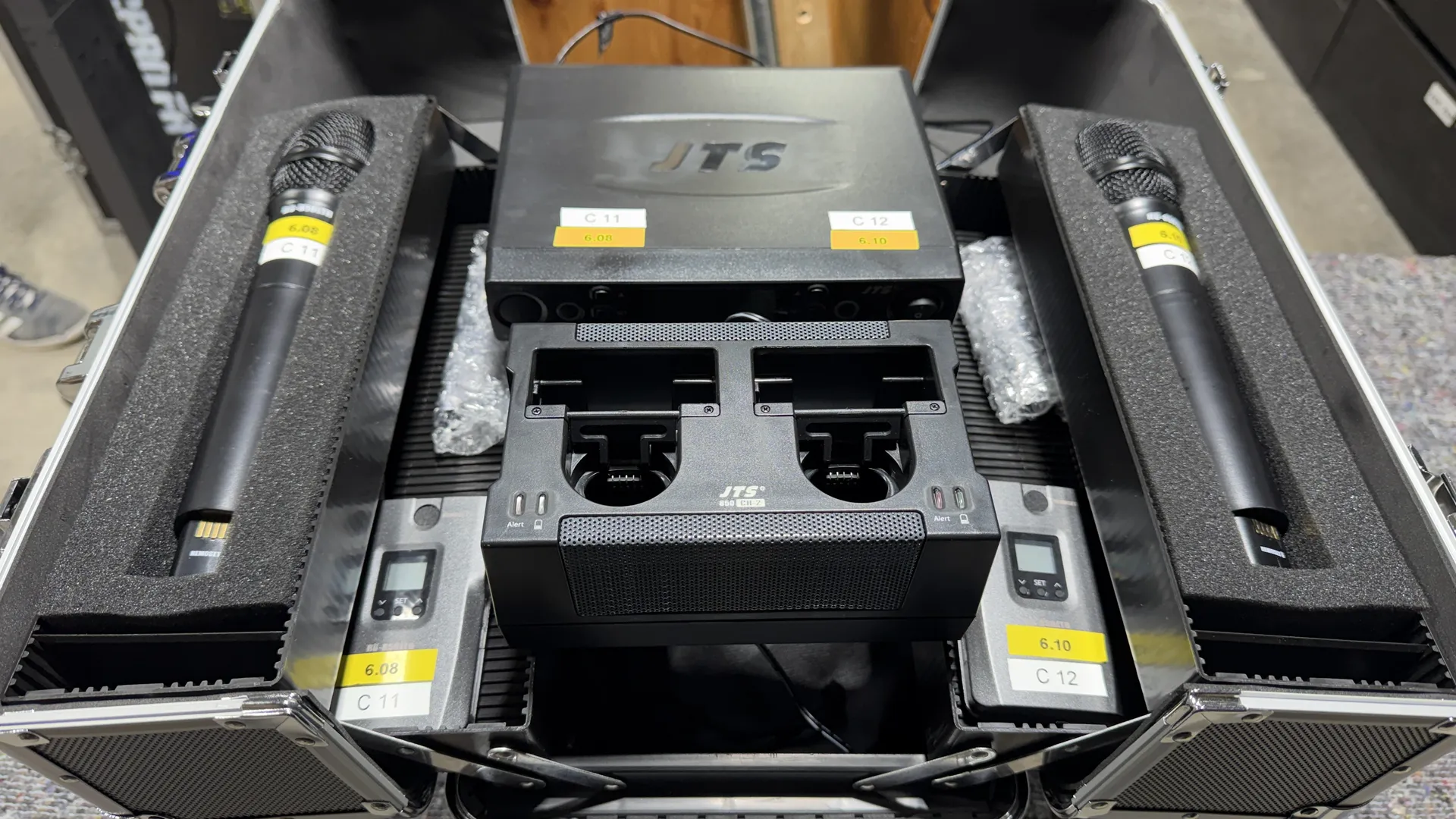 Double micro hf main serre tête cravate JTS