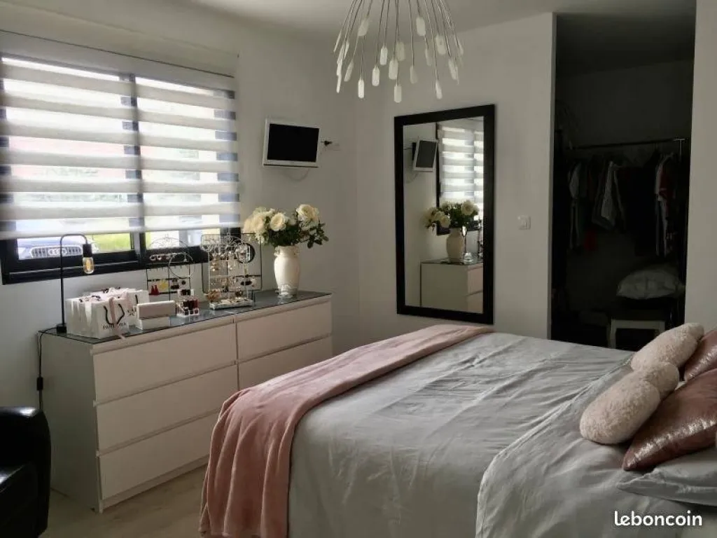 MAISON MODERNE AU CALME