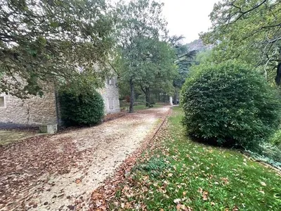 Paysagistes professionnels des Alpilles 13430 pour l'entretien de jardins, pour des espaces extérieurs impeccables et harmonieux