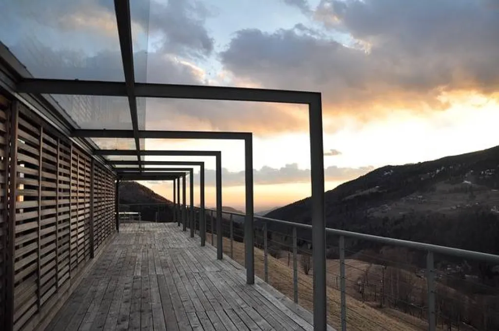 Artisan menuisier pour la pose de pergolas bioclimatiques à Mainvilliers