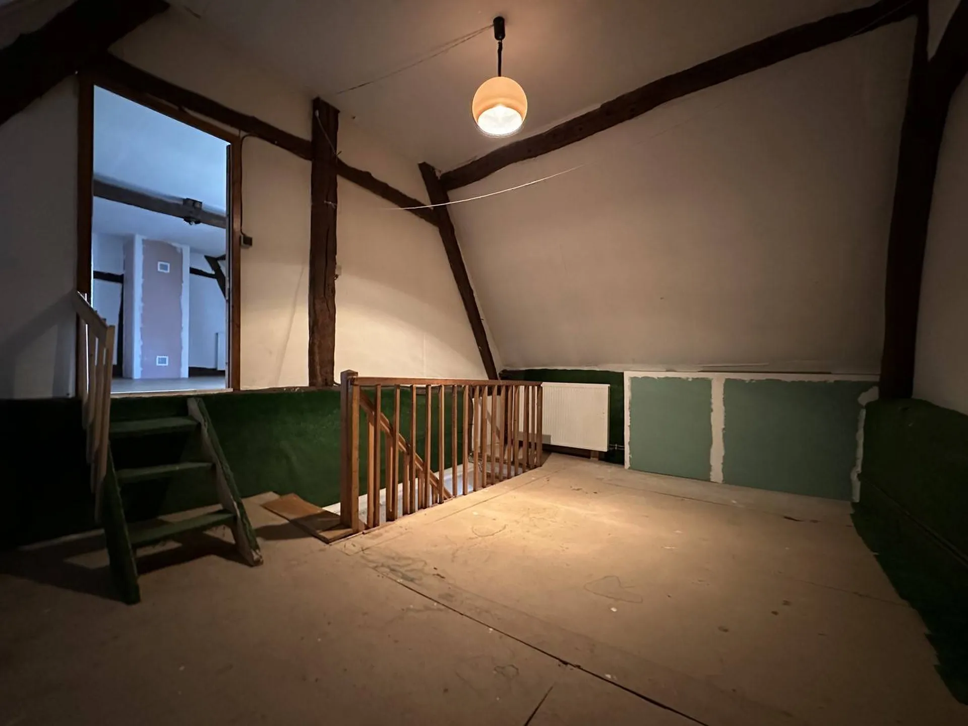 Longère d'un ancien corps de ferme du 19ème siècle, de 167,21 m² sur son terrain de 3 382 m² clos et arboré, à proximité de la commune de Saint-Saëns, 76.