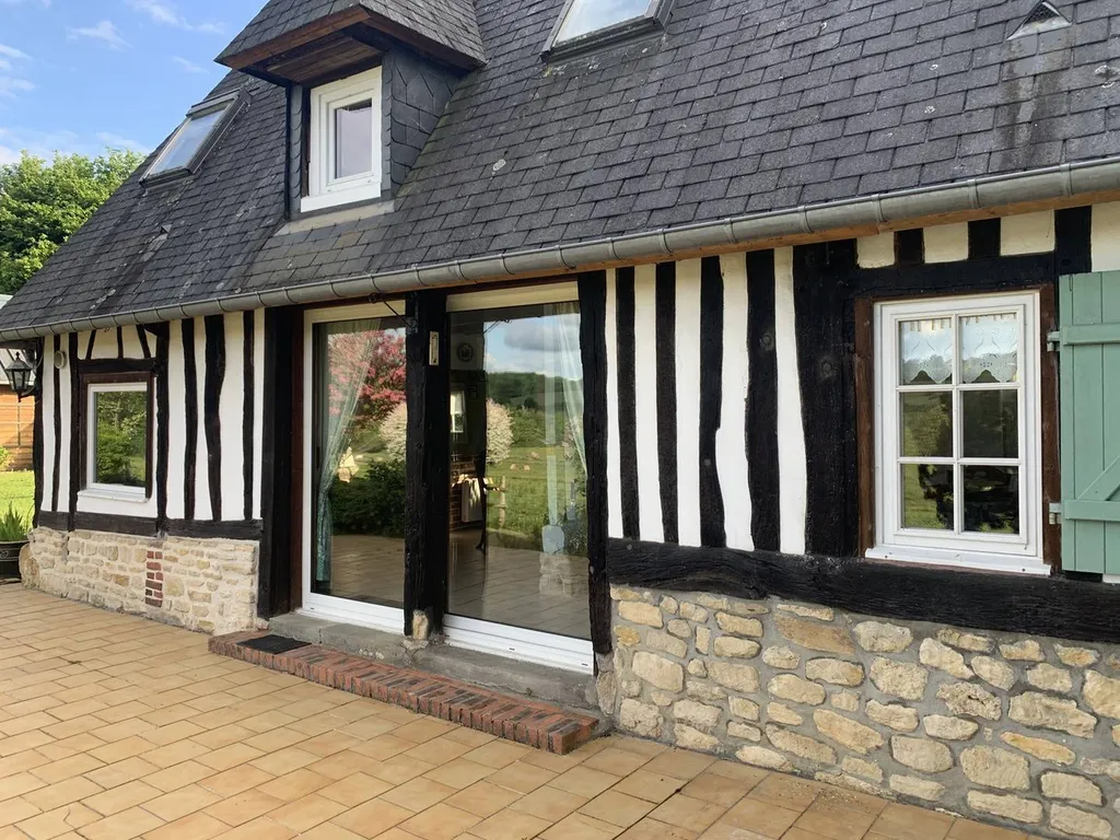 A VENDRE - Au sud de LISIEUX dans la Vallée de la Touques : Maison de campagne en colombages