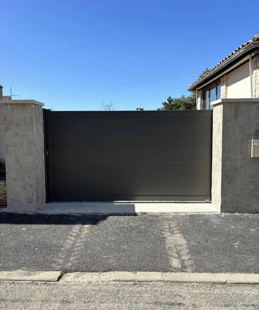 Installation d'un portail coulissant manuel à Sault de la marque Ouverture S