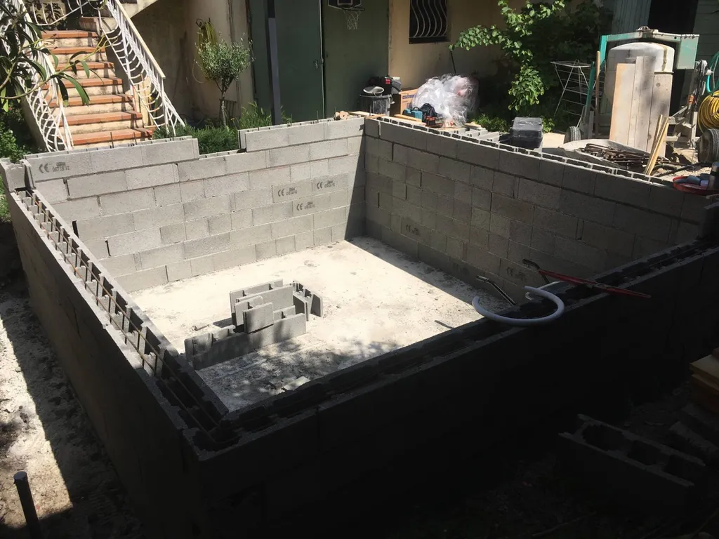 Réalisation d'une piscine sur mesure en béton à Salon de Provence