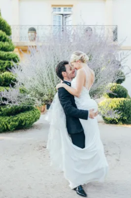 Dîner de mariage chic et cérémonie juive en plein air dans les jardins d'une Bastide Près d'Aix-en-Provence
