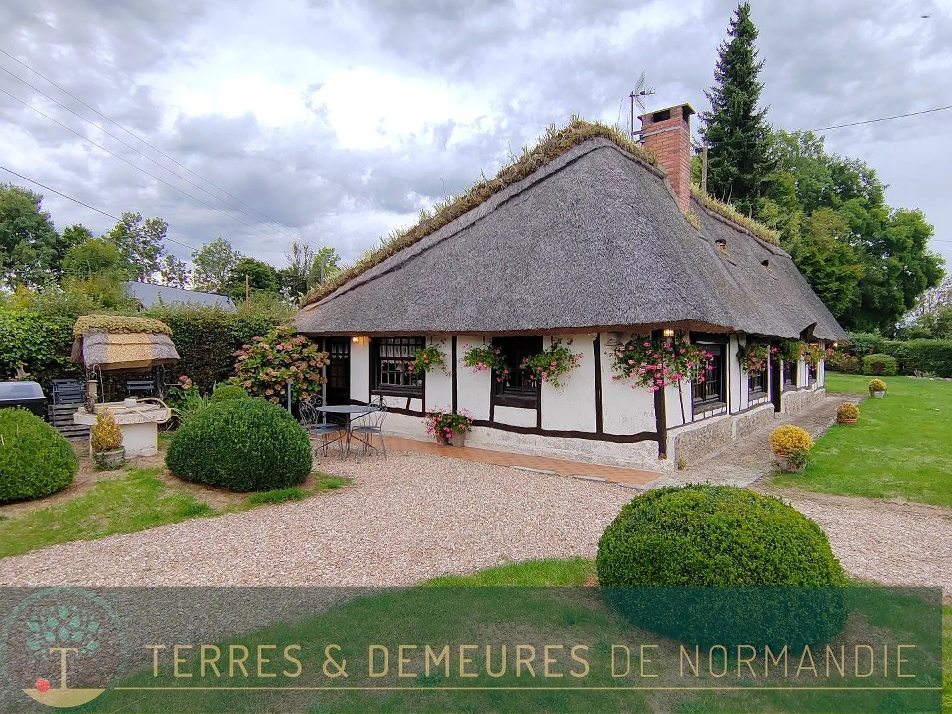 BOURNEVILLE-SAINTE-CROIX  (27500), 5 minutes des commerces.