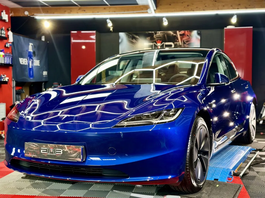 Detailing auto lyon traitement céramique à côté de lyon spécialiste Tesla
