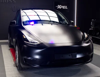 Comment protéger ma Tesla Model Y Noire avec un Film de protection Xpel Stealth Mat après la livraison de mon véhicule Neuf.
