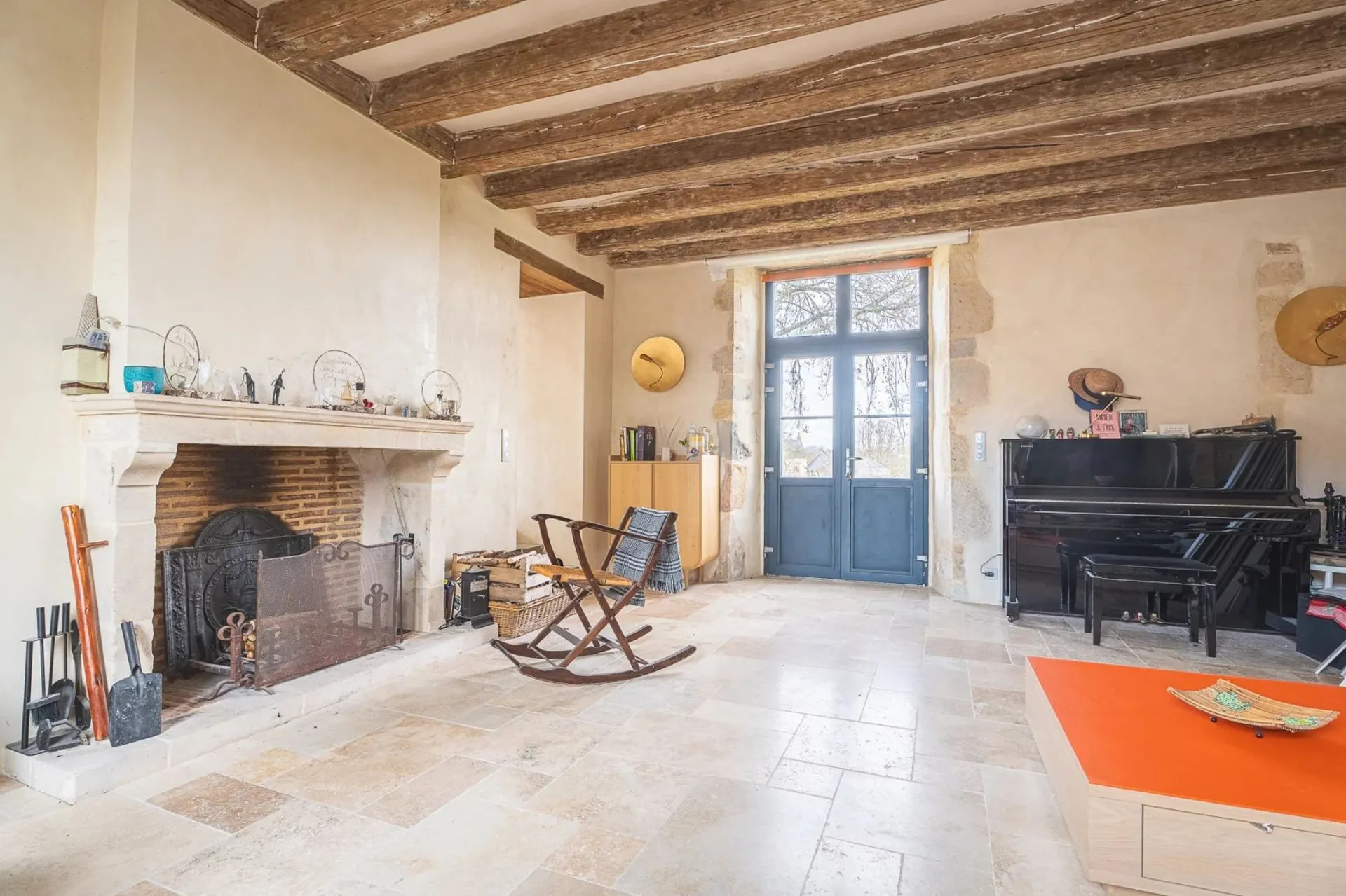 Demeure atypique rénovée à vendre avec 4 chambres et 4 salle de bains