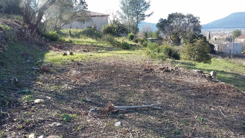VENDU! Terrain de 1197 m² à HYERES