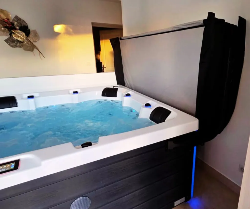 Installation et pose Spa thérapeutique cinq places avec deux allongées à St Siffret proche Uzès et St Maximin