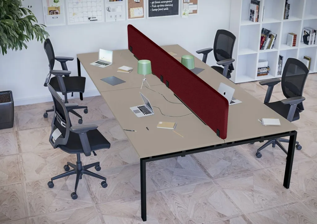 Bureaux bench ASTRO de 4 personnes dans open-space à Nîmes