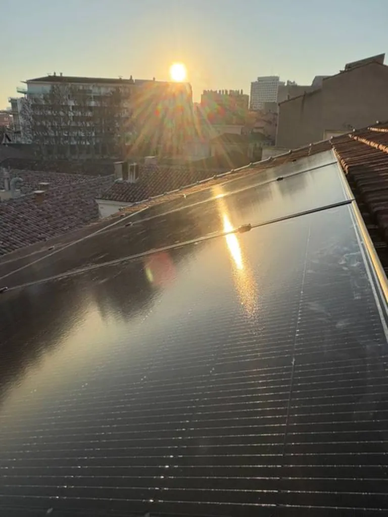 Panneaux photovoltaïques installés chez un particulier dans les Bouches du Rhône 