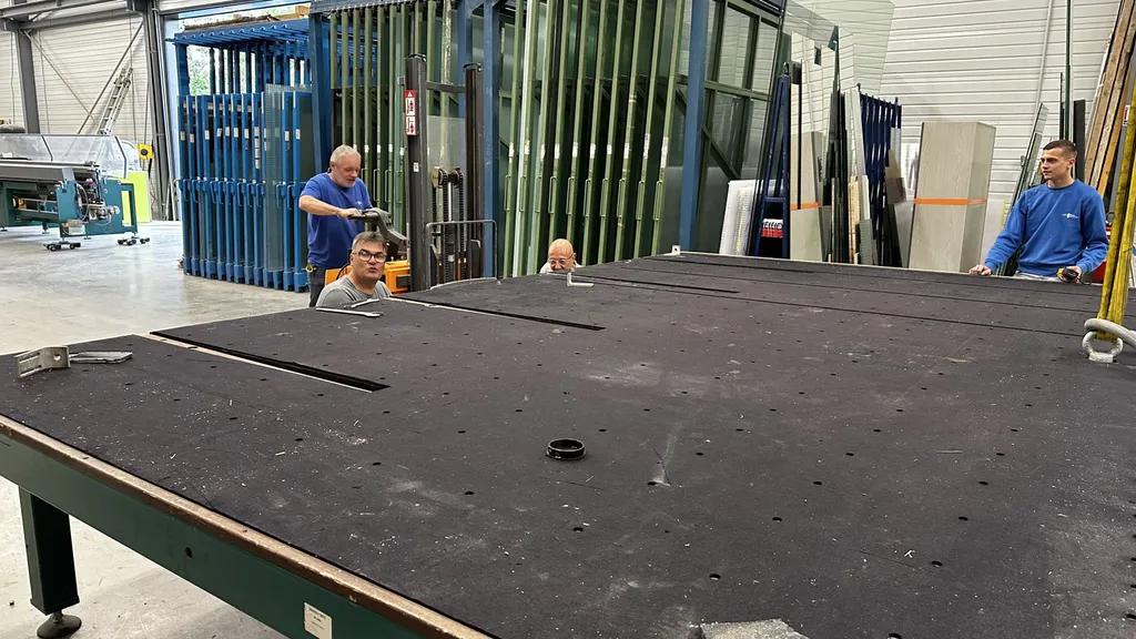 tout le monde au travail chez AVM