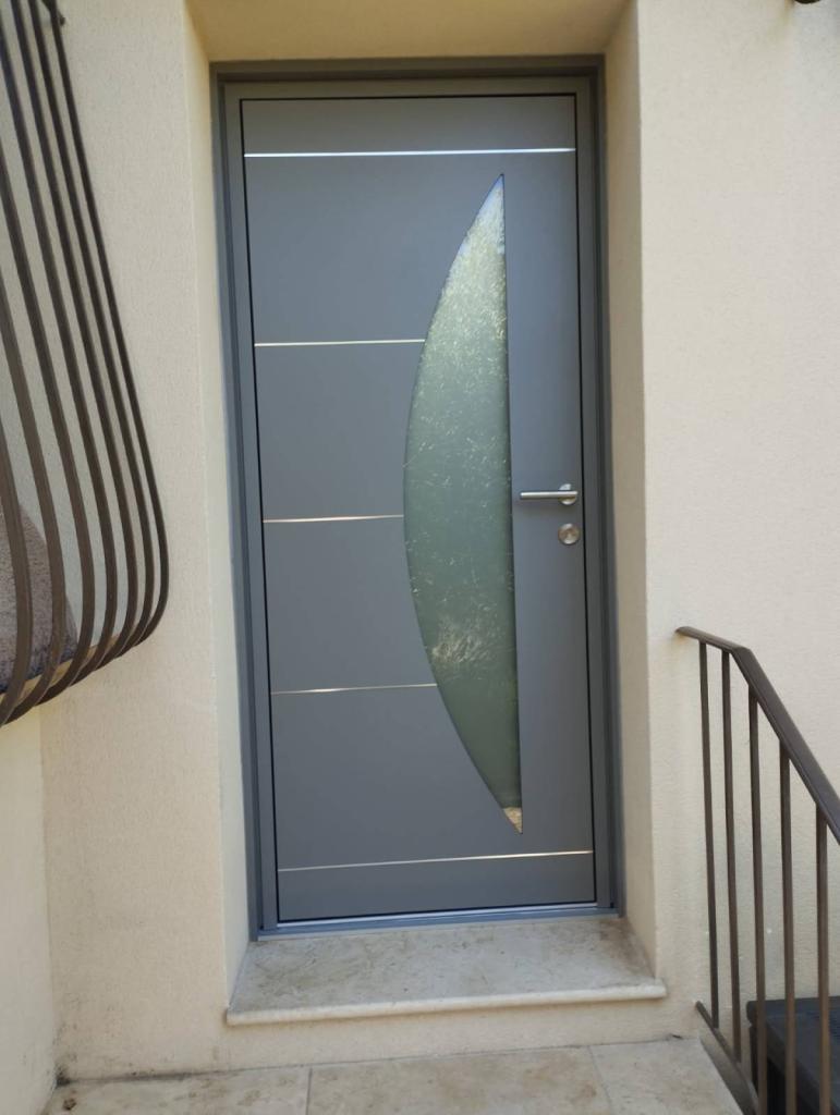 Installation d'une porte d'entrée sur Salon de Provence