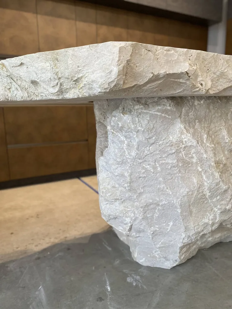 Table sur-mesure en Pierre de Vianne à Châteaurenard