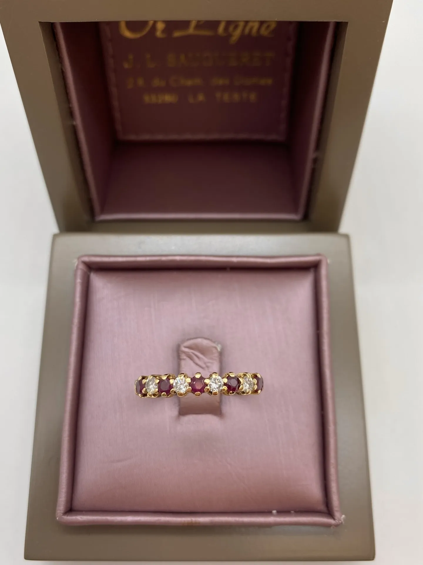 Iddée cadeau pas cher bague de seconde main en or 750/1000ème rubis et diamants chez Or Ligne à La Teste de Buch près de Gujan Mestras