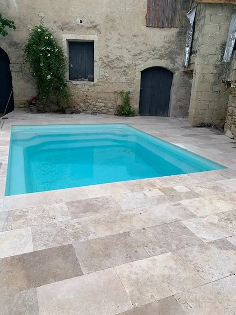 DALLES SUR PLOT TRAVERTIN BEIGE 1er choix MIX 