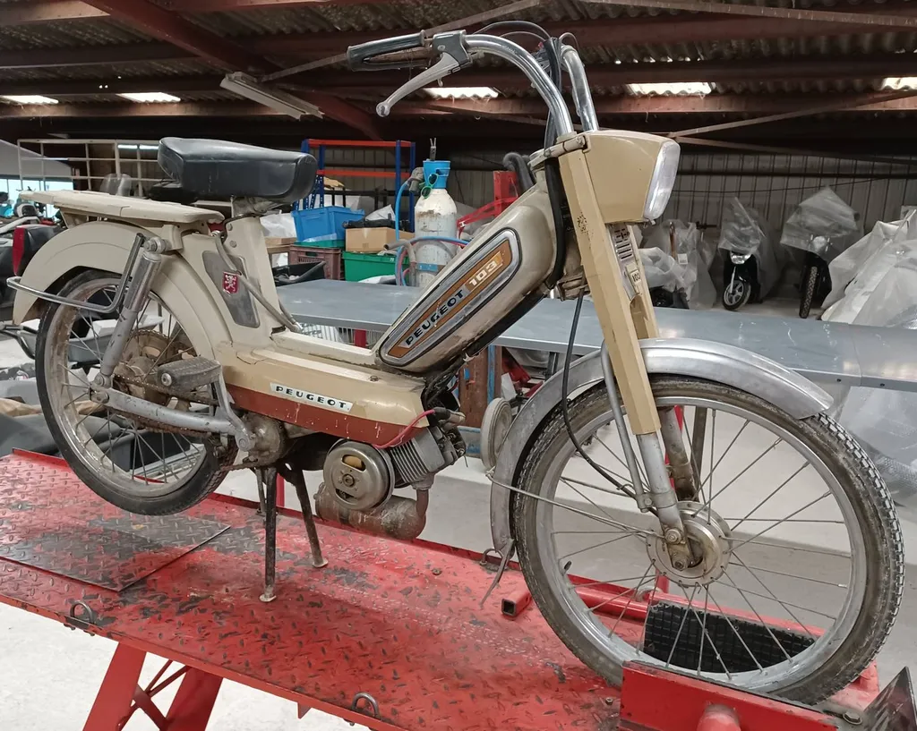 RESTAURATION PEUGEOT 103 MVL LA SEYNE SUR MER