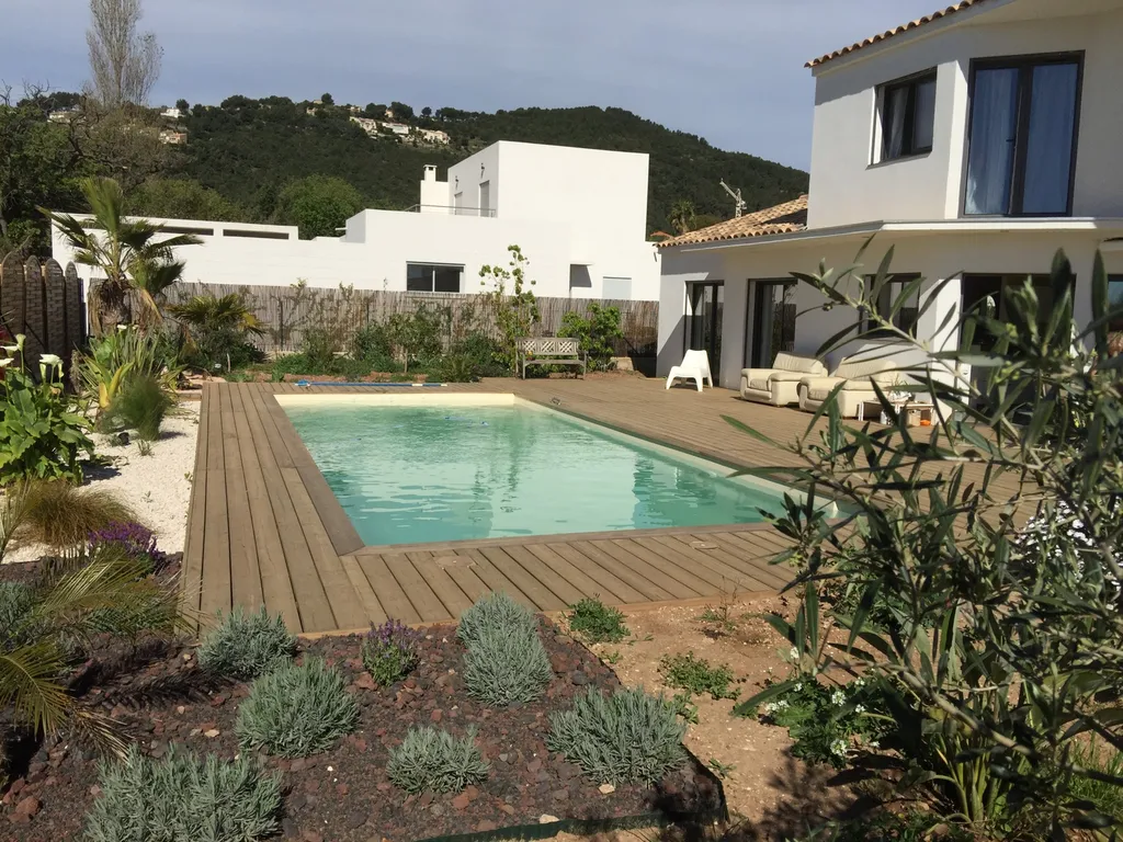 piscine fond plat coque dans le var alliance