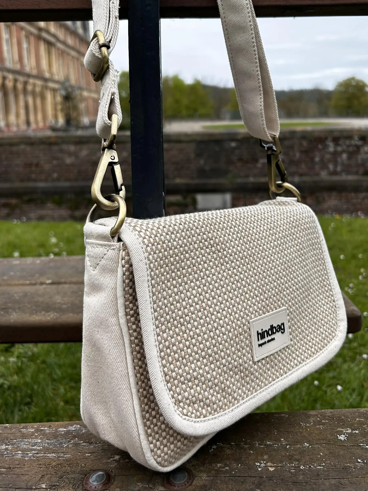 Sac bandoulière Hindbag Margault Tressage écru chez Evasion à Eu