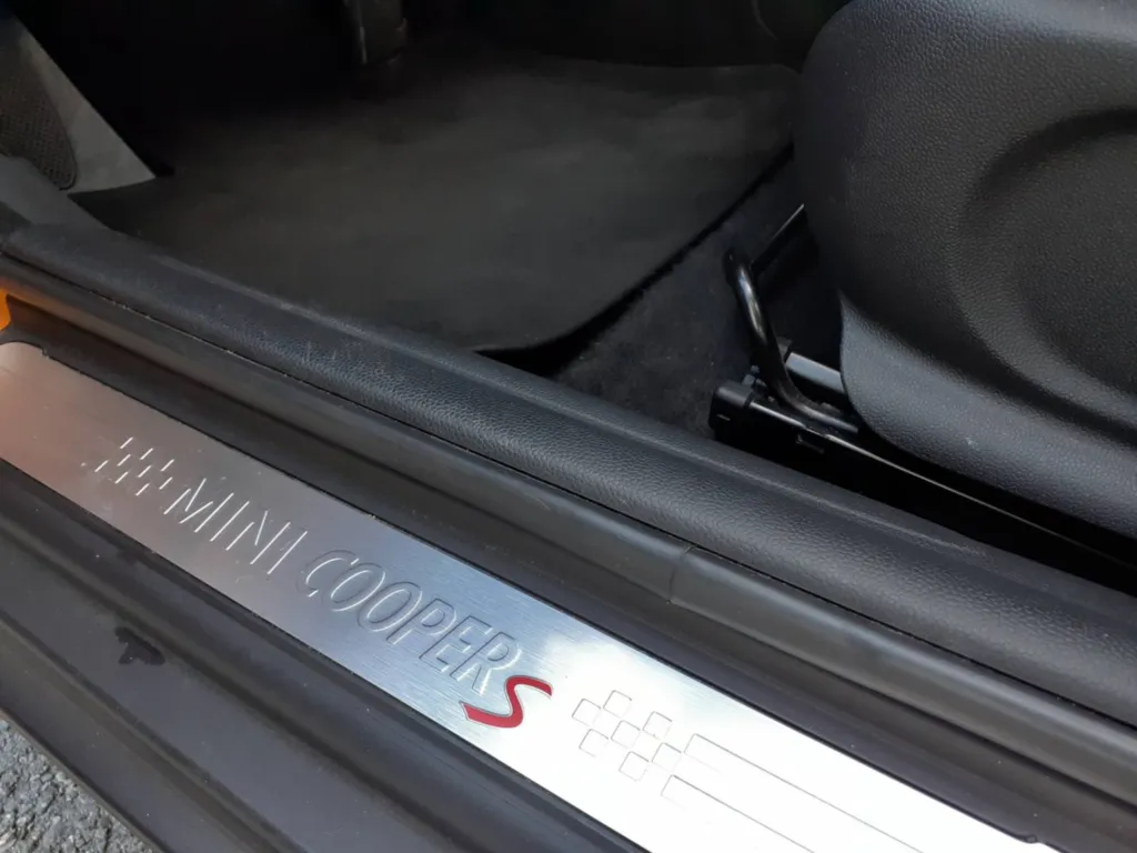 MINI COOPER S OCCASION 192CH 5 PORTES PACK RED HOT CHILI BVA PROCHE DE TOULOUSE EN OCCITANIE