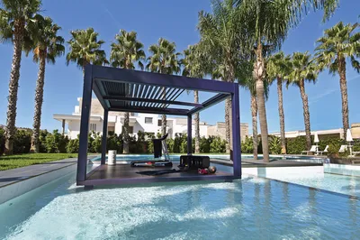 Pergola bioclimatique à lames orientables et retractables à AURIBEAU