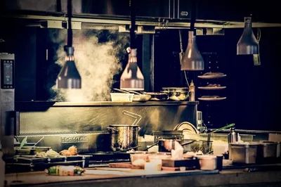 Comment installer un système de contrôle température frigo HACCP à Cannes pour prévenir la perte de marchandises lors des pannes de courant nocturnes ?