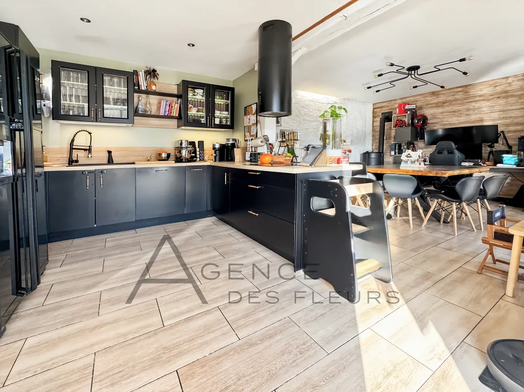A vendre jolie maison rénovée de 121 m² sur un terrain de 365 m² située à Caudebec-les-Elbeuf 76320