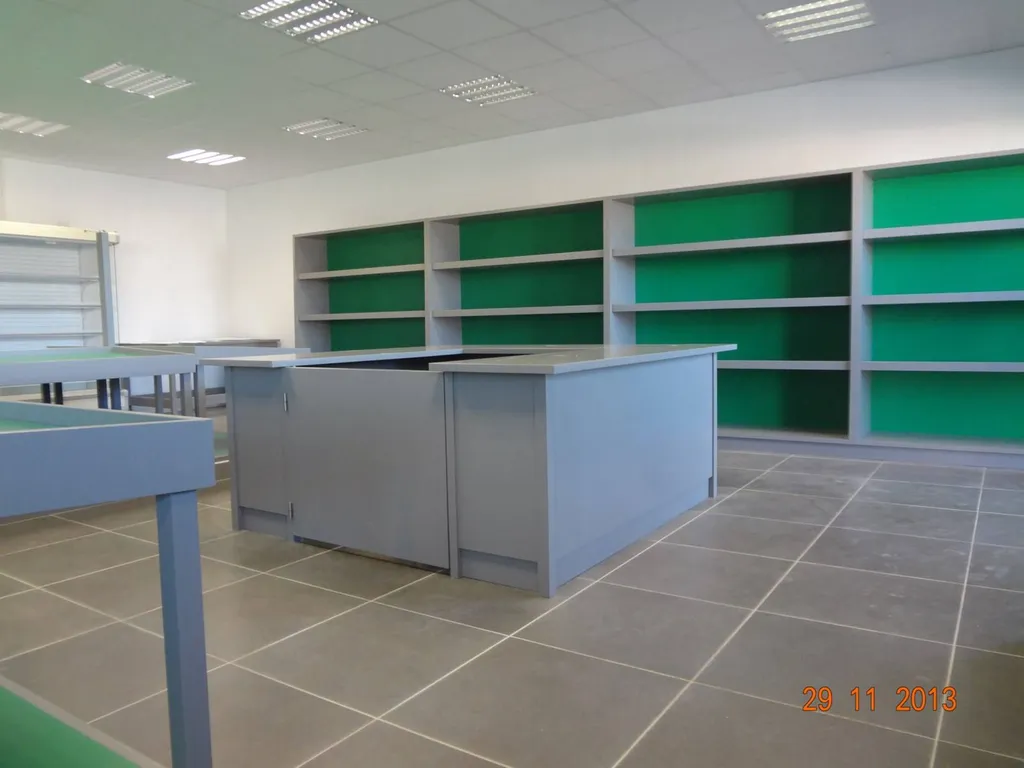 Aménagements d'un magasin de fruits et légumes situé à Trets 13530