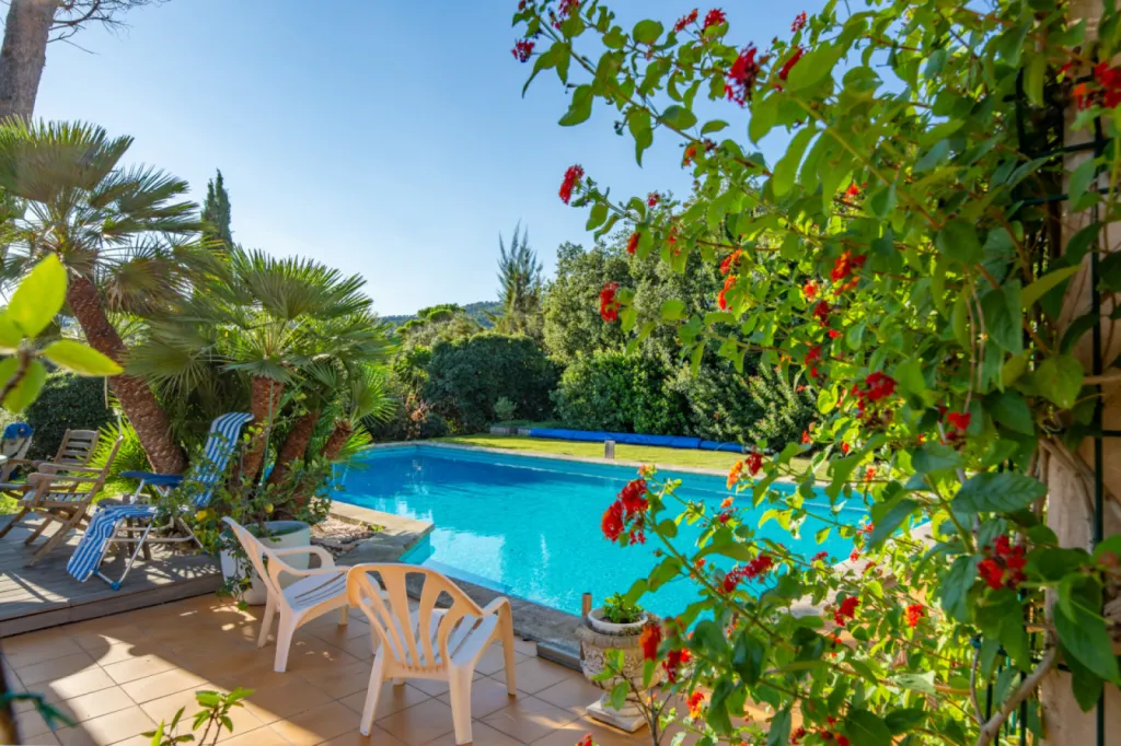 Maison 8 pièce(s) 7 chambre(s) 200 m² Fréjus (83370)